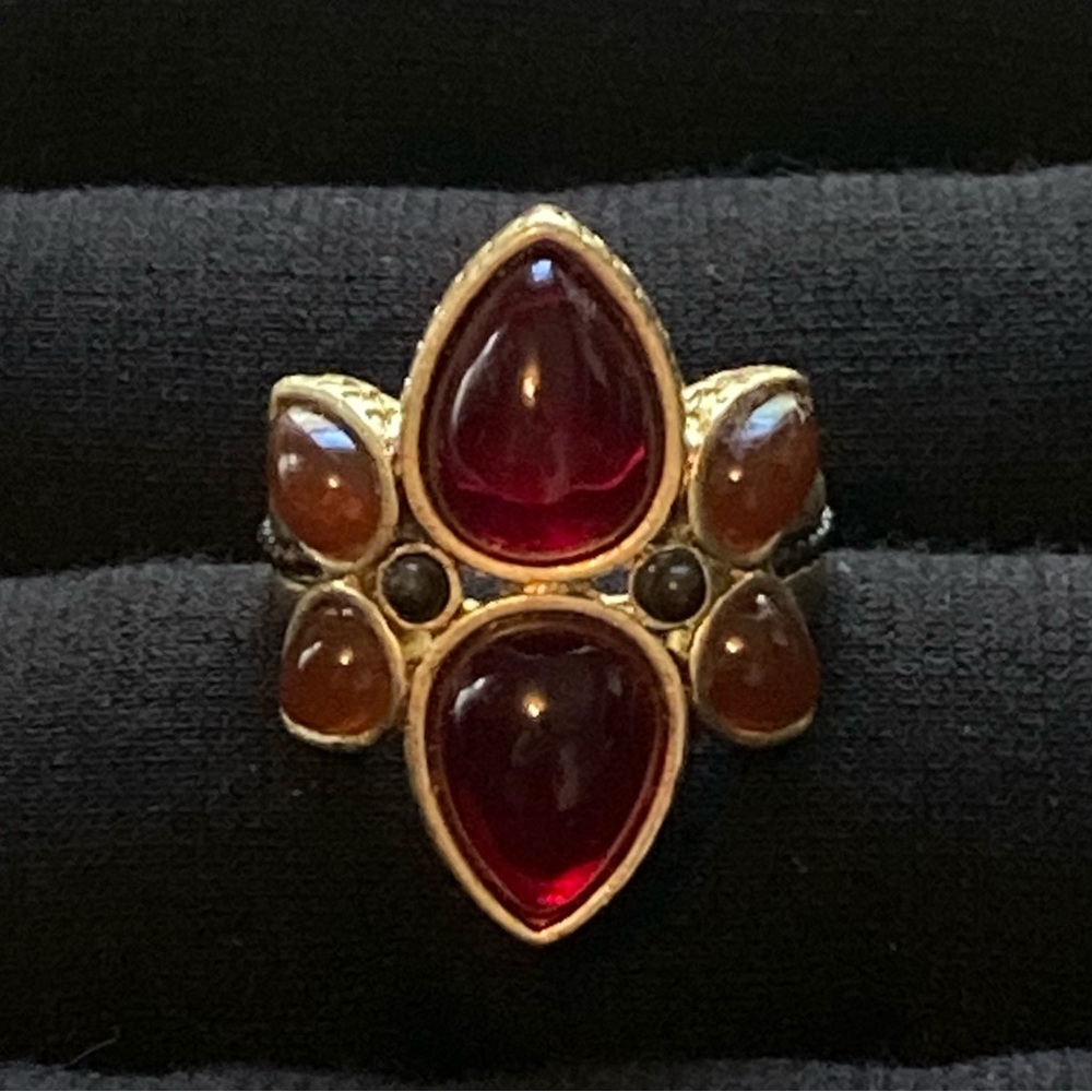 Beautiful Garnet & Citrine Stones in a Gold-Tone Setting Size 7.5